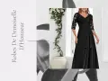 Une élégante robe de demoiselle d'honneur noire avec des manches en dentelle.