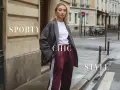 Une femme incarne le style casual femme, alliant blazer oversize, t-shirt blanc et pantalon de survêtement chic.
