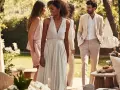 Des idées pour comment s'habiller pour un brunch ensoleillé : robes légères et costumes décontractés dans un jardin luxuriant.