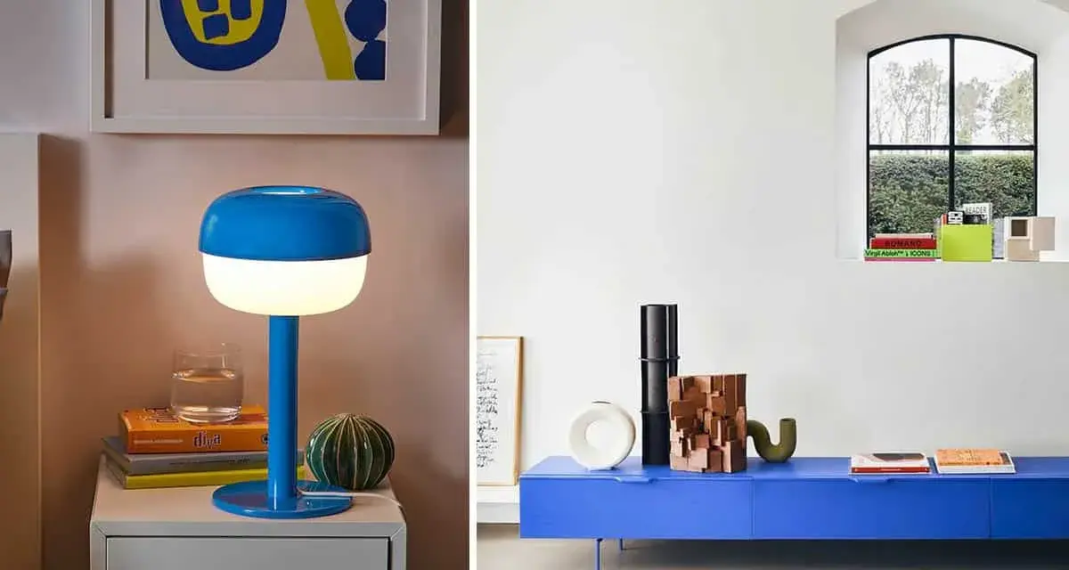 Lampe et meuble bas dans un éclatant couleur bleu cobalt. Une lampe design éclaire une table de chevet, tandis qu'un meuble bas expose des objets décoratifs.