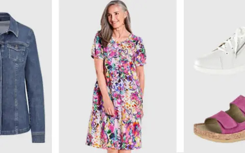 Vieux rose avec une robe fleurie, une veste en jean et des chaussures blanches et roses.