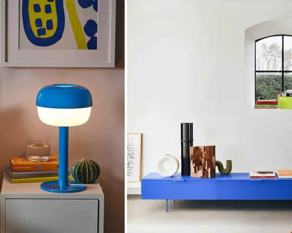 Lampe et meuble bas dans un éclatant couleur bleu cobalt. Une lampe design éclaire une table de chevet, tandis qu'un meuble bas expose des objets décoratifs.